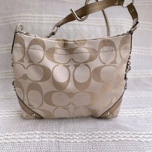 Coach shoulder bag in gold. Gently used.